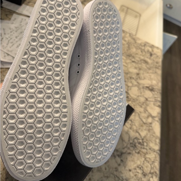 Adidas Classic White 3MC Sneakers new in box - Picture 3 of 6